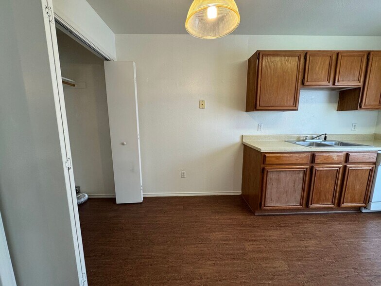 Building Photo - 1109 Horizon Dr