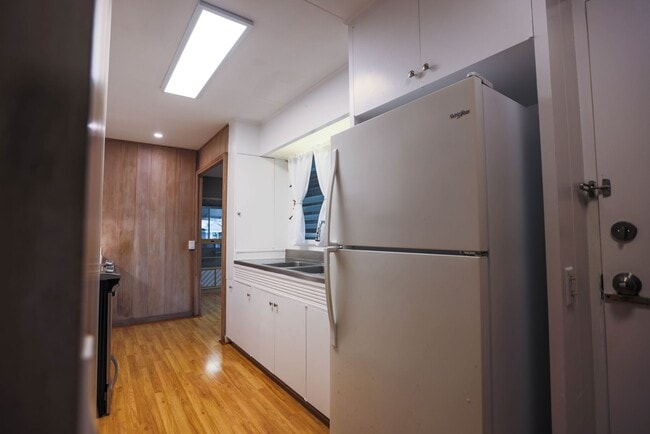 Building Photo - Well Maintained home in Manoa Valley, 3 bedrooms, 2 baths