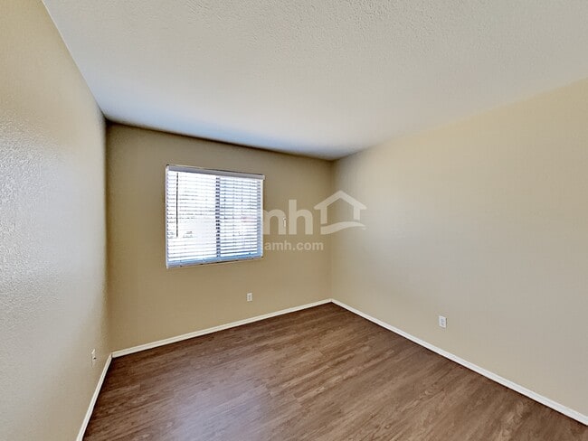 Building Photo - 5691 S Abbottsford Dr