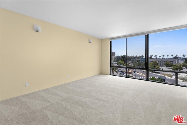 Building Photo - 4265 Marina City Dr