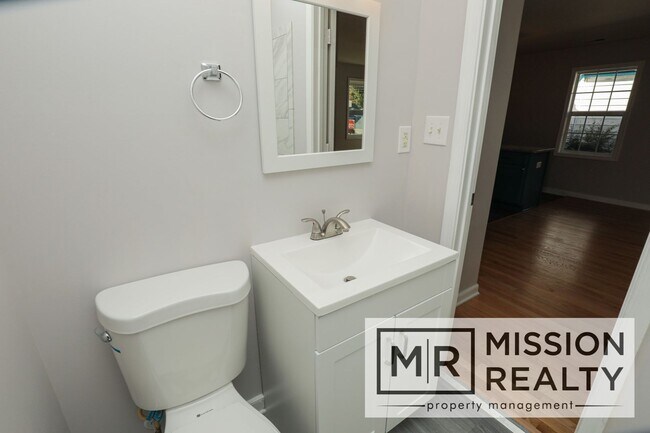 Building Photo - -- 3 BED 2 BATH HOME IN POPULAR NORTH SIDE --