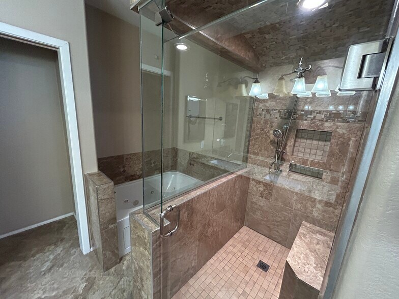 Building Photo - 6605 N 93rd Ave