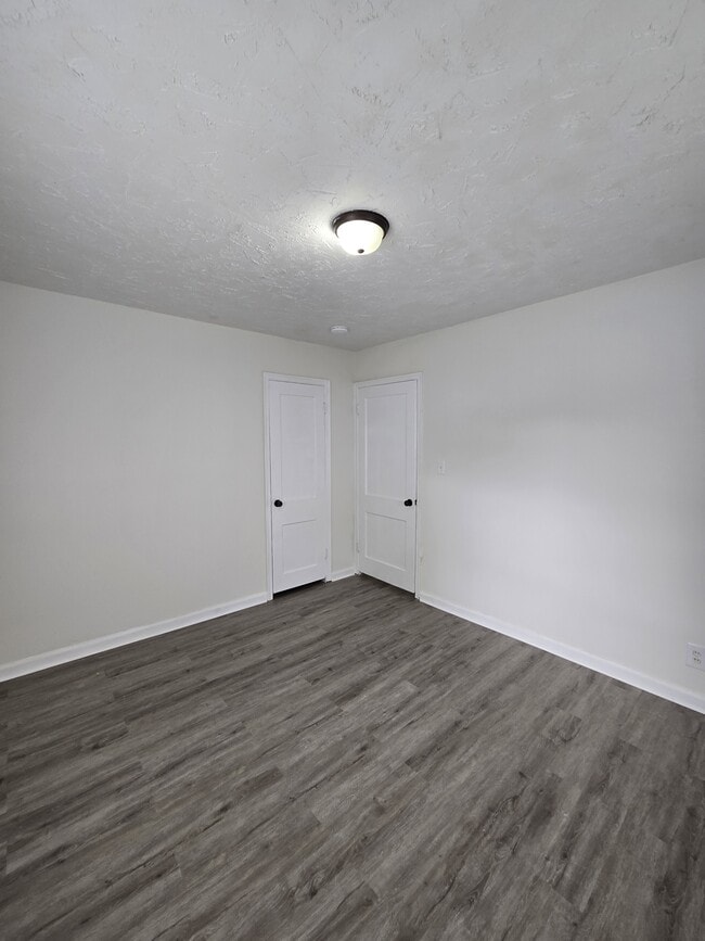 Building Photo - 1040 N Volutsia