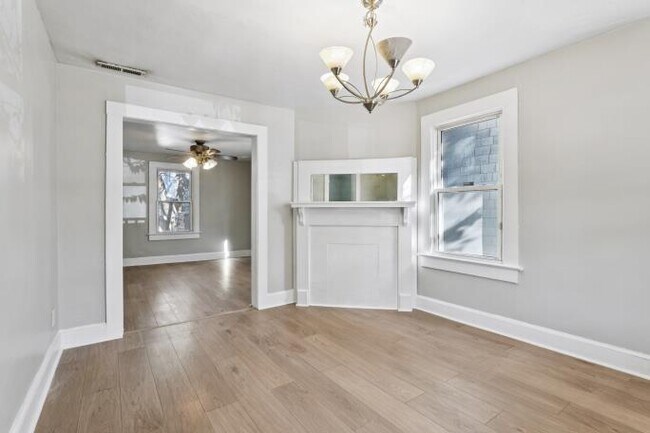 Building Photo - 710 W 31st St