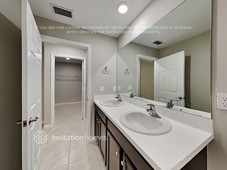 Building Photo - 1659 SW Realty St