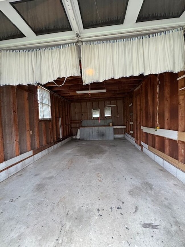 Building Photo - 709 Luther Dr