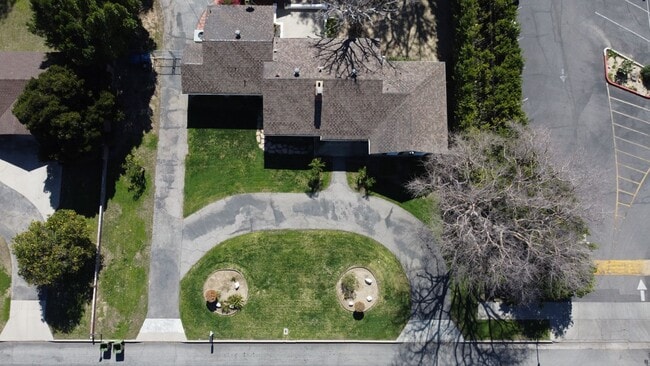 Building Photo - Beautiful, Ranch-Style, 4 Bedroom, 2 Bathroom Northridge Home Available For 1 Year Lease