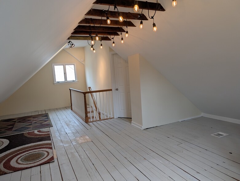 Building Photo - 449 Van Buren St