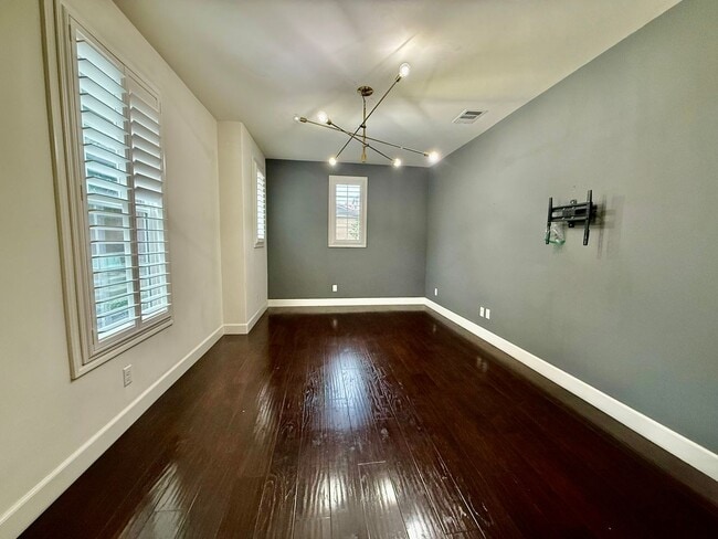 Building Photo - 3 bed plus den patio home