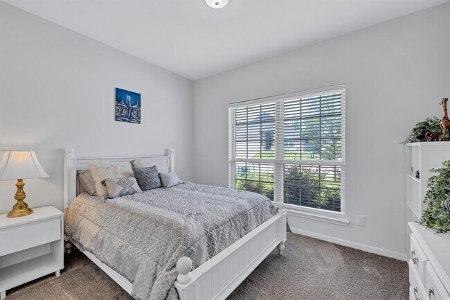 Building Photo - 717 Friar Tuck Dr