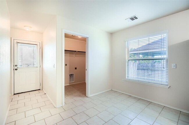 Building Photo - 6905 Crestone Rd