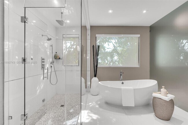 Building Photo - 124 Park Dr