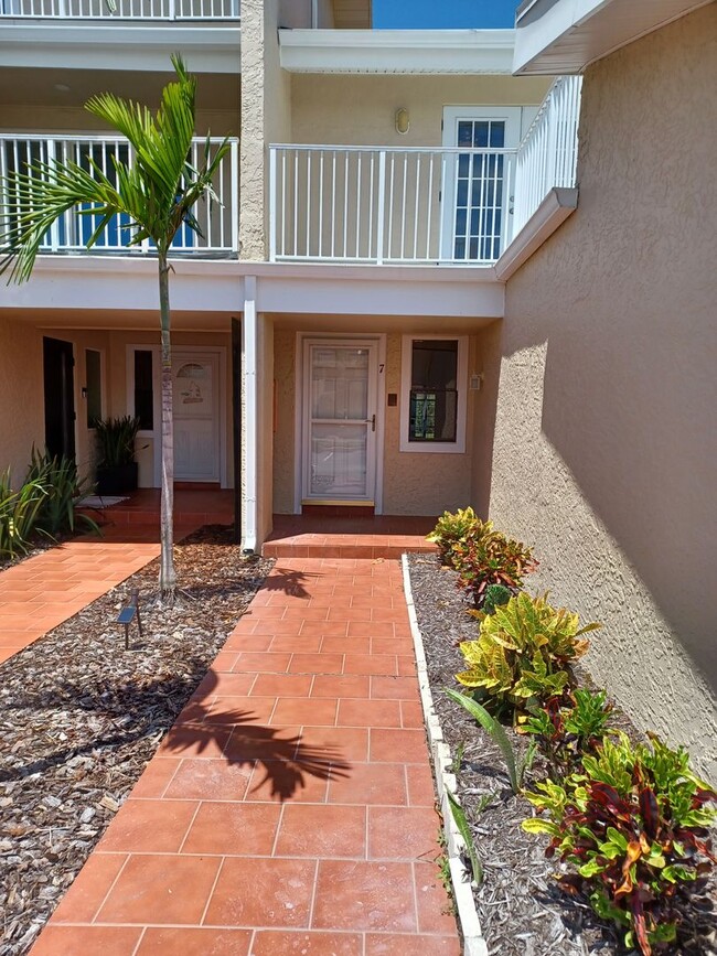 Building Photo - Private entrance to Beach! 2 master suites...