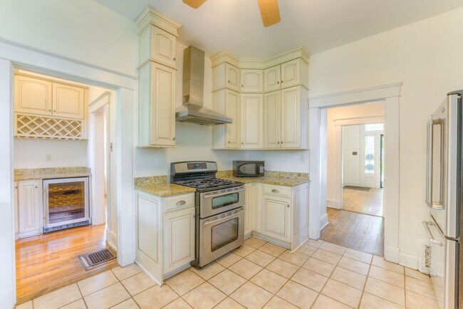Building Photo - JULY MOVE IN SPECIAL - 1/2 OFF FIRST MONTH...