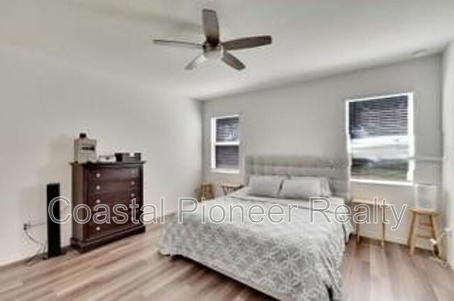Building Photo - 404 Darcy Bluff Pl