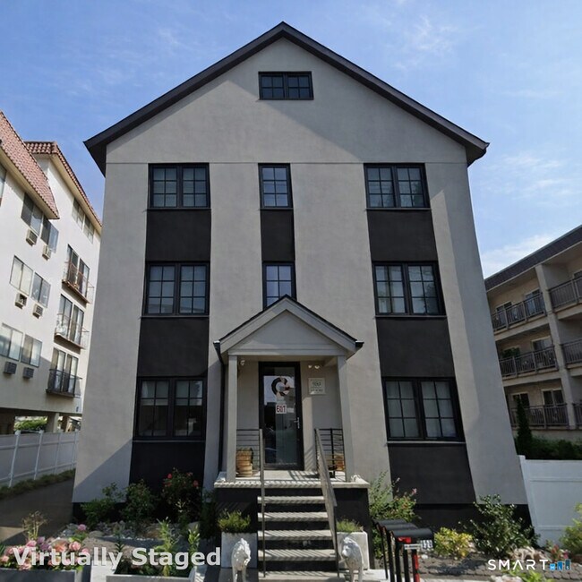 Building Photo - 930 Cove Rd