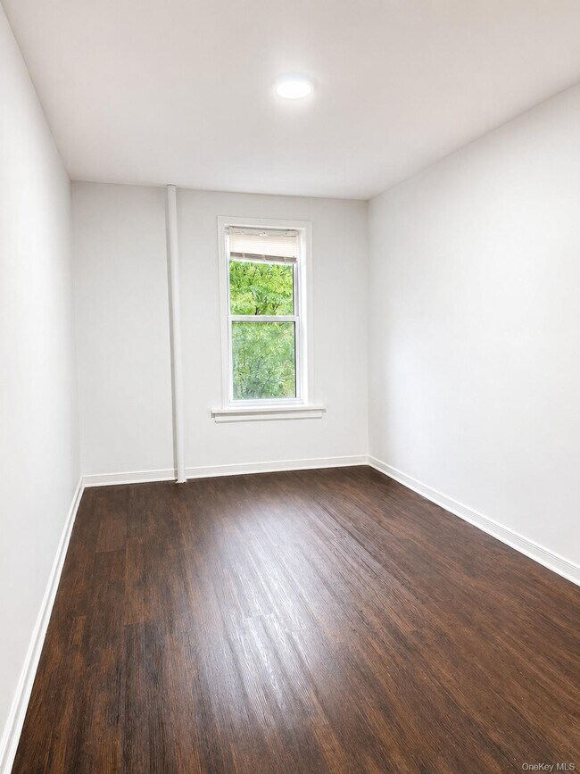Building Photo - 206 Hoyt St
