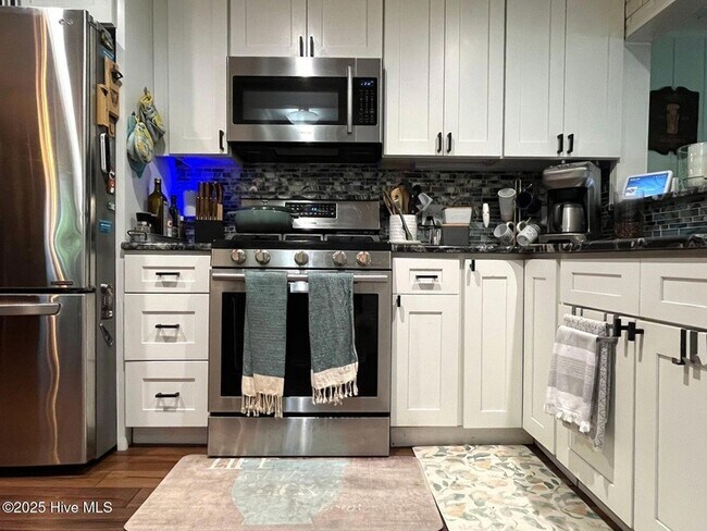 Building Photo - 375 Midland Rd