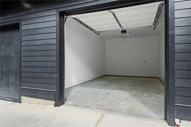Building Photo - 1241 Bridges Ave SW