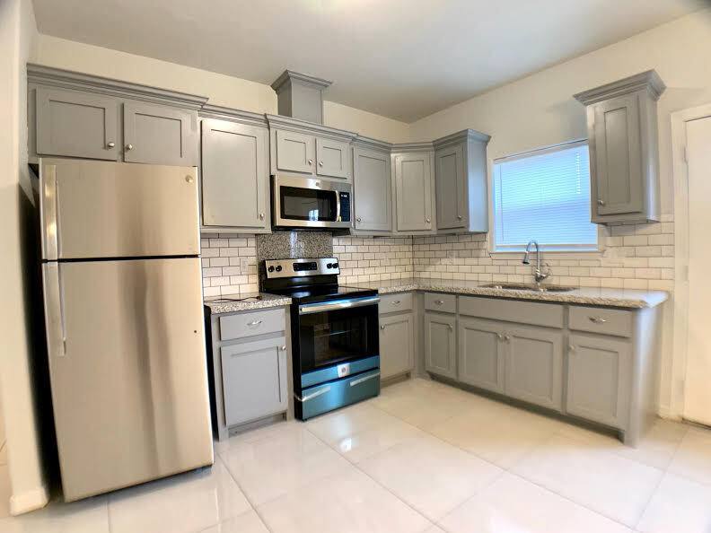 Building Photo - 1914 Bahamas Dr