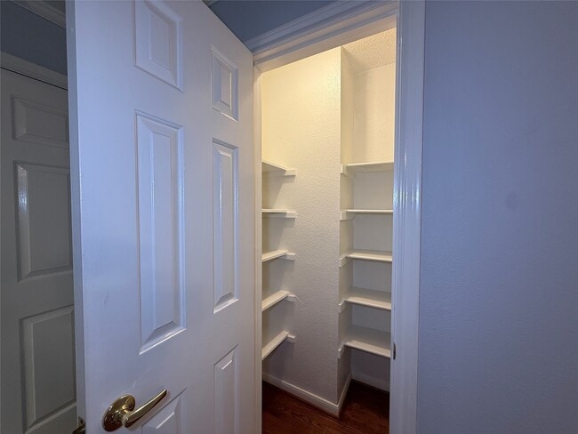 Building Photo - 3636 Lake St