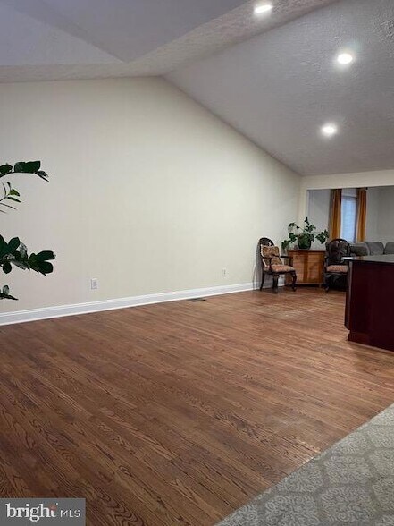 Building Photo - 402 Kojun Ct