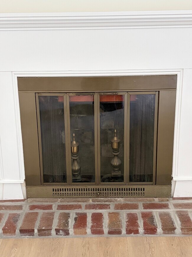 Building Photo - 305 12th Ave