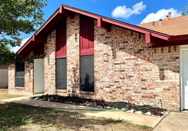 Building Photo - 11600 Fast Horse Dr