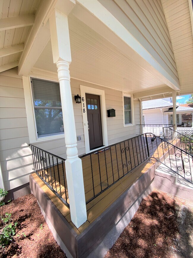 Front Porch - 618 W Pikes Peak Ave