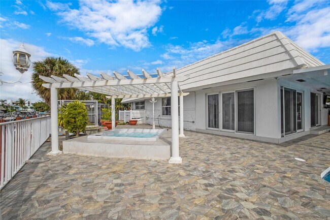 Building Photo - 1311 NE 27th Way