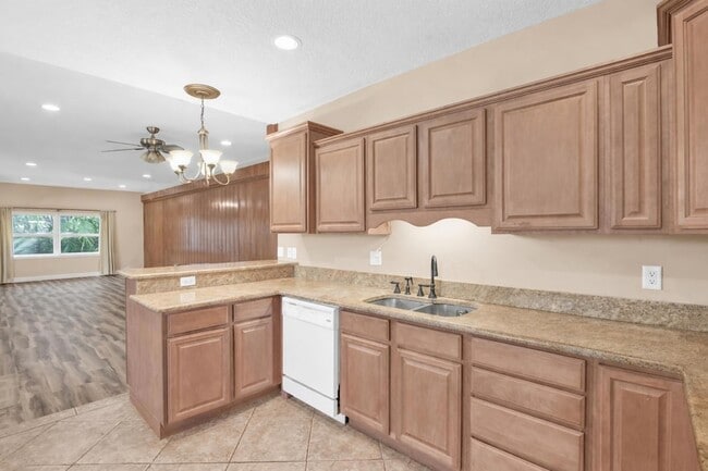 Building Photo - 916 Roberts Rd