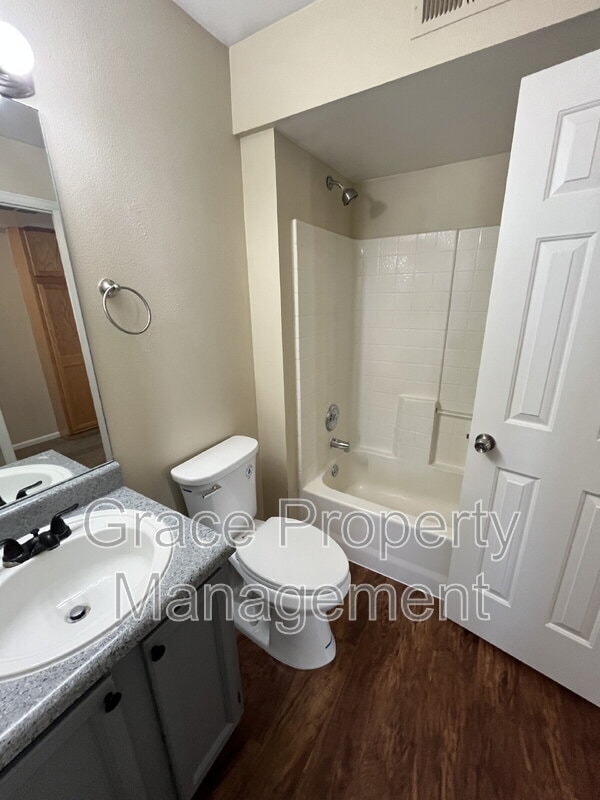 Building Photo - 5708 W Asbury Pl