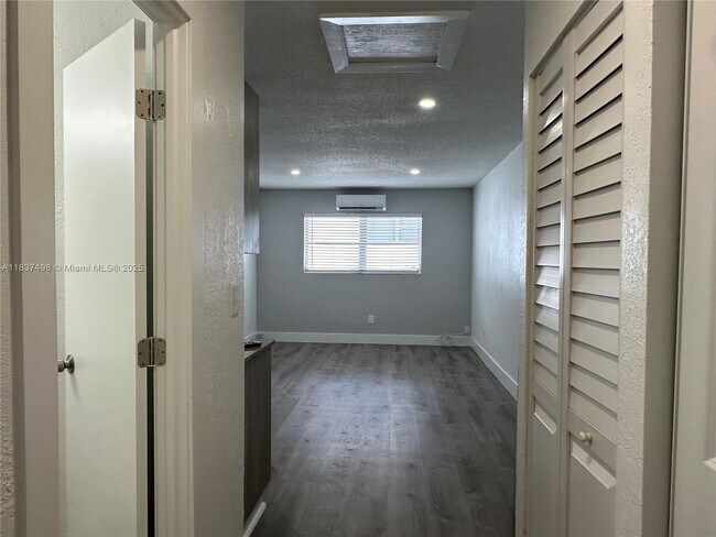 Building Photo - 2910 Pierce St