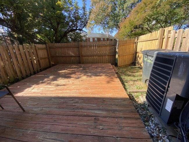 Building Photo - 1018 Dartmouth Glen Way