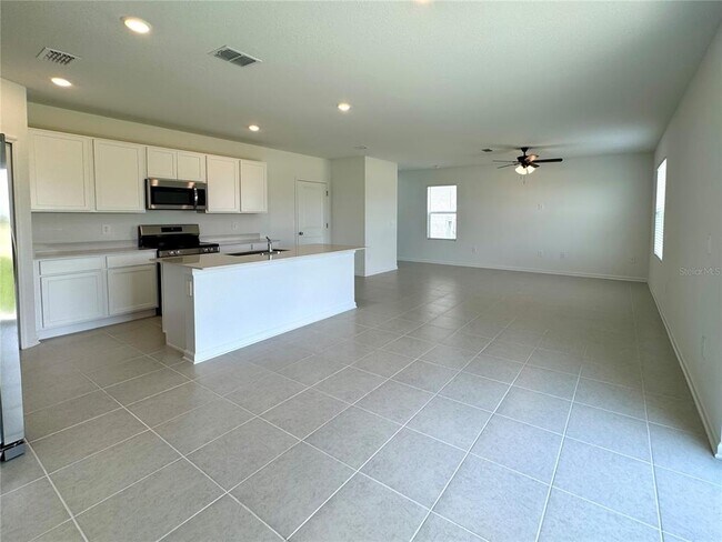 Building Photo - 3430 Howell Dr