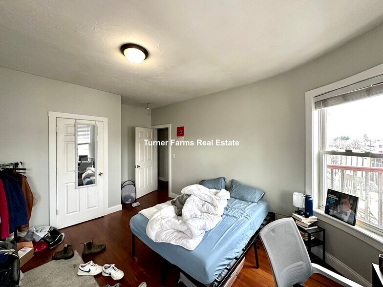 Building Photo - 1085 Dorchester Ave
