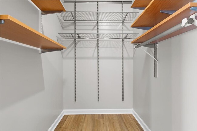 Building Photo - 1360 Silvergate Dr