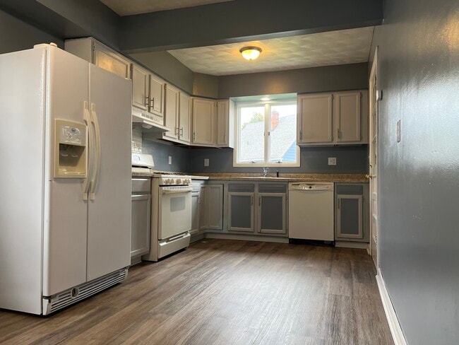 Building Photo - 517 Harcourt Dr