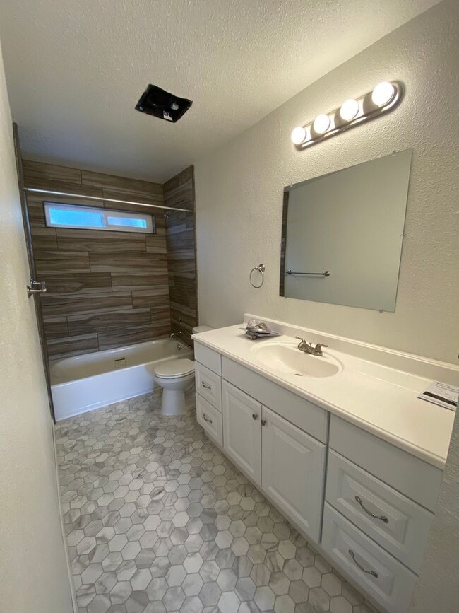 Building Photo - Townhome 2 Bed/1.5 Bath for Rent at Colony Park!