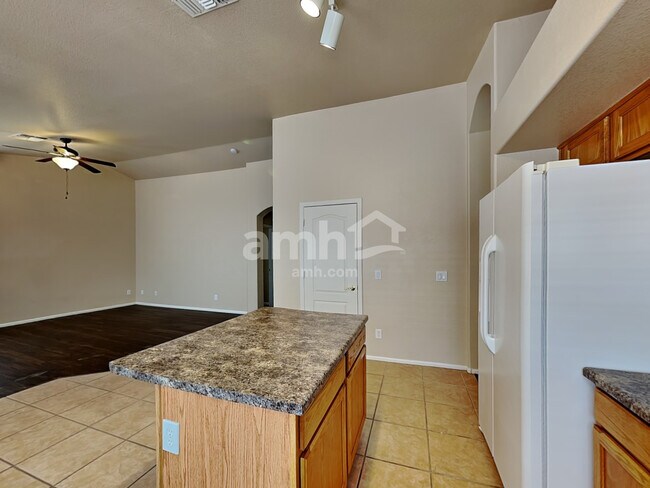 Building Photo - 16151 W Latham St