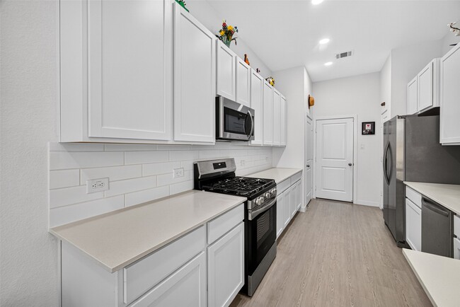 Building Photo - 2206 Via Cami Ln