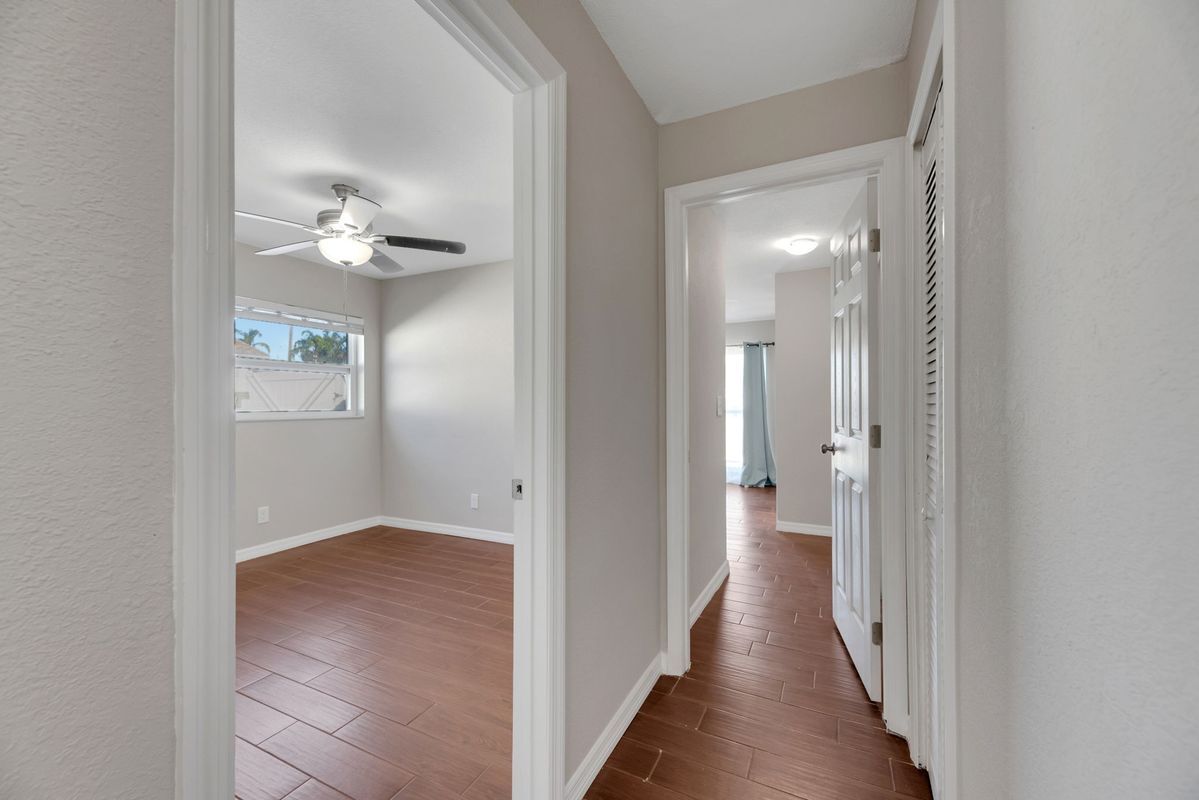 Building Photo - 412 Flamingo Dr