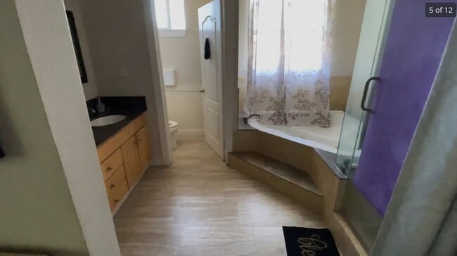 Building Photo - 4 Bed with Dual Master Bedrooms