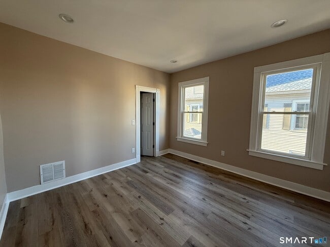 Building Photo - 24 Breckenridge Ave