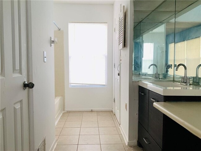 Building Photo - 1310 Hampton Hill Ct