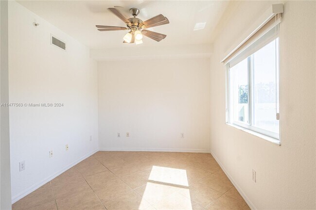 Building Photo - 816 NW 11th St