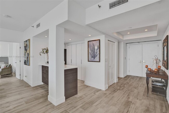 Building Photo - 20281 E Country Club Dr