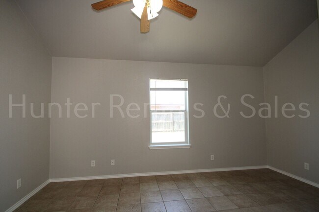 Building Photo - Modern Comforts & Great Location – Elms Ru...