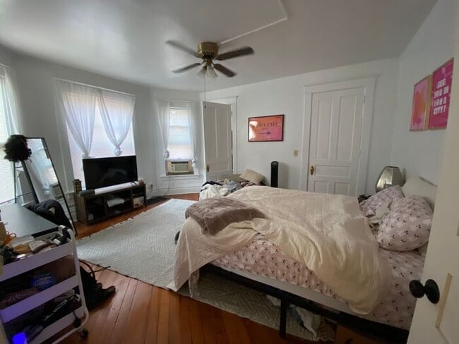 Building Photo - $6,000 | 8 Bedroom, 4 Bathroom Multi Floor...