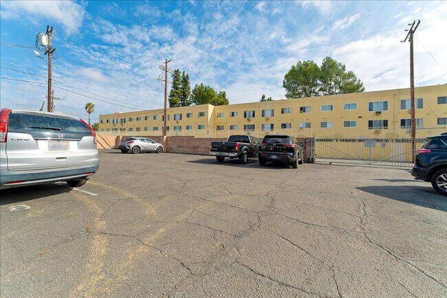 Building Photo - 6110 Cahuenga Blvd